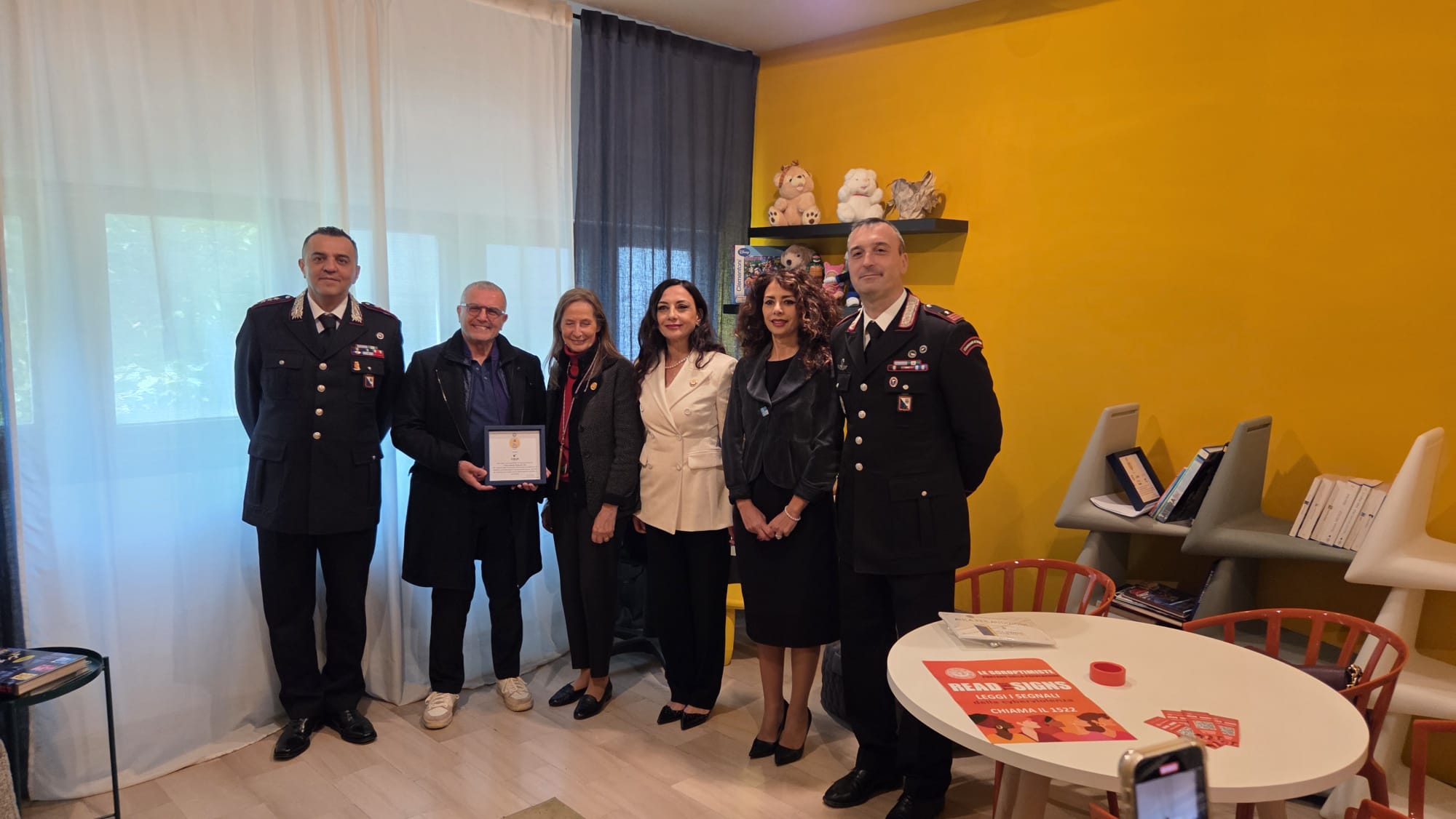 Calia Italia allestisce la stanza Codice Rosa Bianca contro la violenza di genere